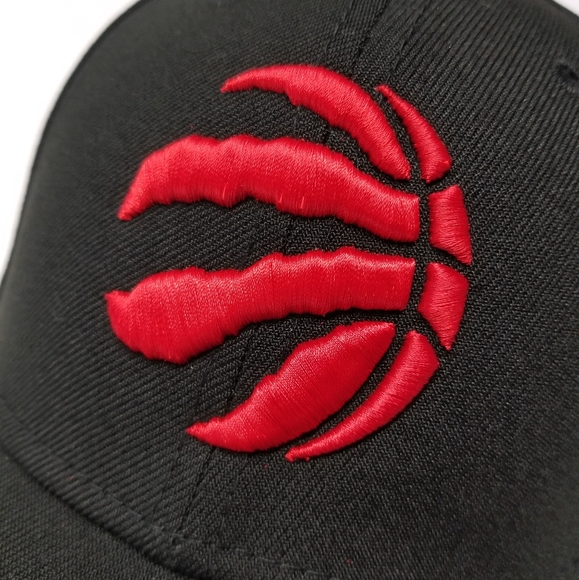 BLACK/RED TORONTO RAPTORS ADJUSTABLE CAP - Picture 4 of 6